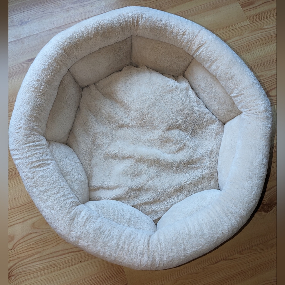 Like New Cat Bed